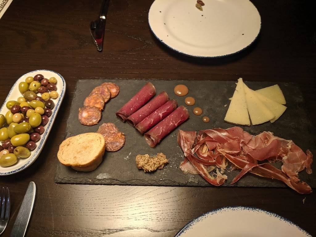 Paloma Bar de Tapas | restaurant | 805 Chestnut St, Chattanooga, TN 37402, USA | 4234983190 OR +1 423-498-3190