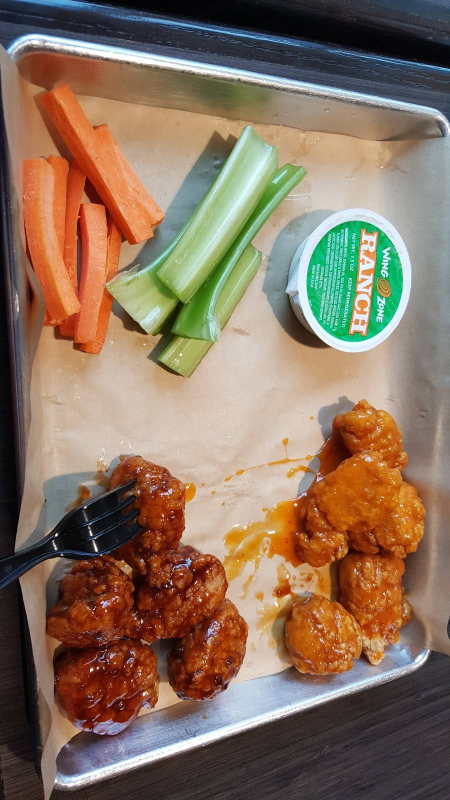 Wing Zone | restaurant | 655 Reitz Union Drive, Gainesville, FL 32603, USA | 3528772623 OR +1 352-877-2623