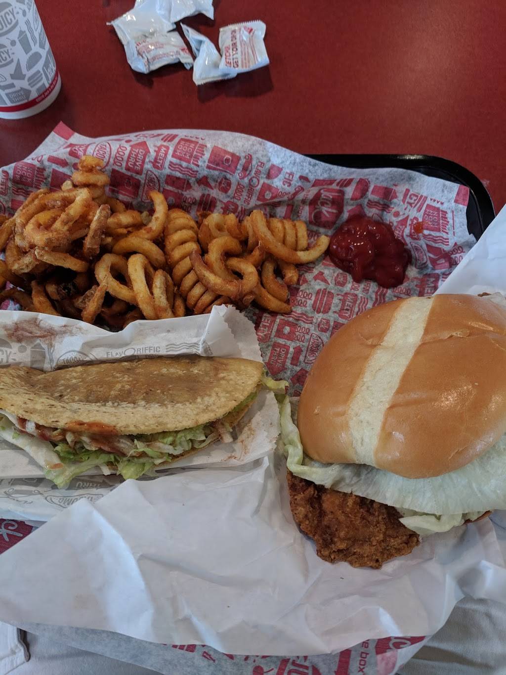 Jack in the Box | restaurant | 3808 Plaza Dr, Oceanside, CA 92056, USA | 7609410841 OR +1 760-941-0841