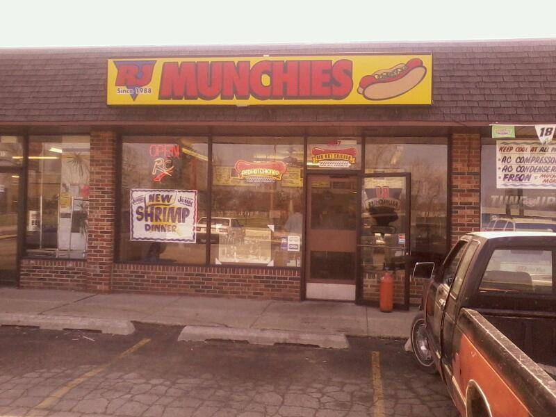 R J Munchies | restaurant | 8417 W 79th St, Justice, IL 60458, USA | 7084960222 OR +1 708-496-0222