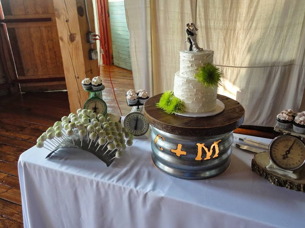 Country Store & Catering | restaurant | 456 N Main St, Sycamore, IL 60178, USA | 8158992333 OR +1 815-899-2333