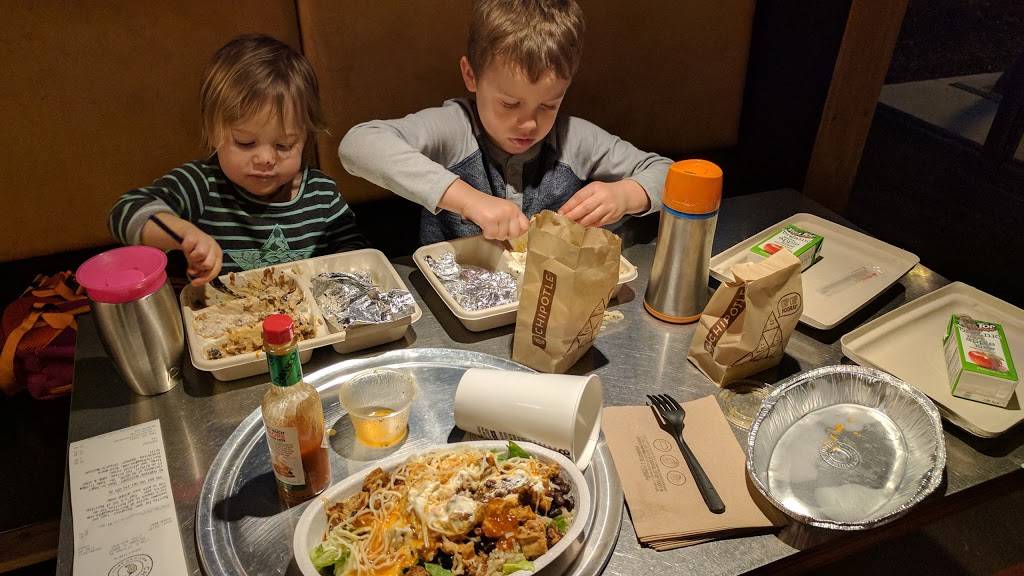 Chipotle Mexican Grill | restaurant | 1132 S Clinton St Clinton &, W Grenshaw St, Chicago, IL 60607, USA | 7734533021 OR +1 773-453-3021