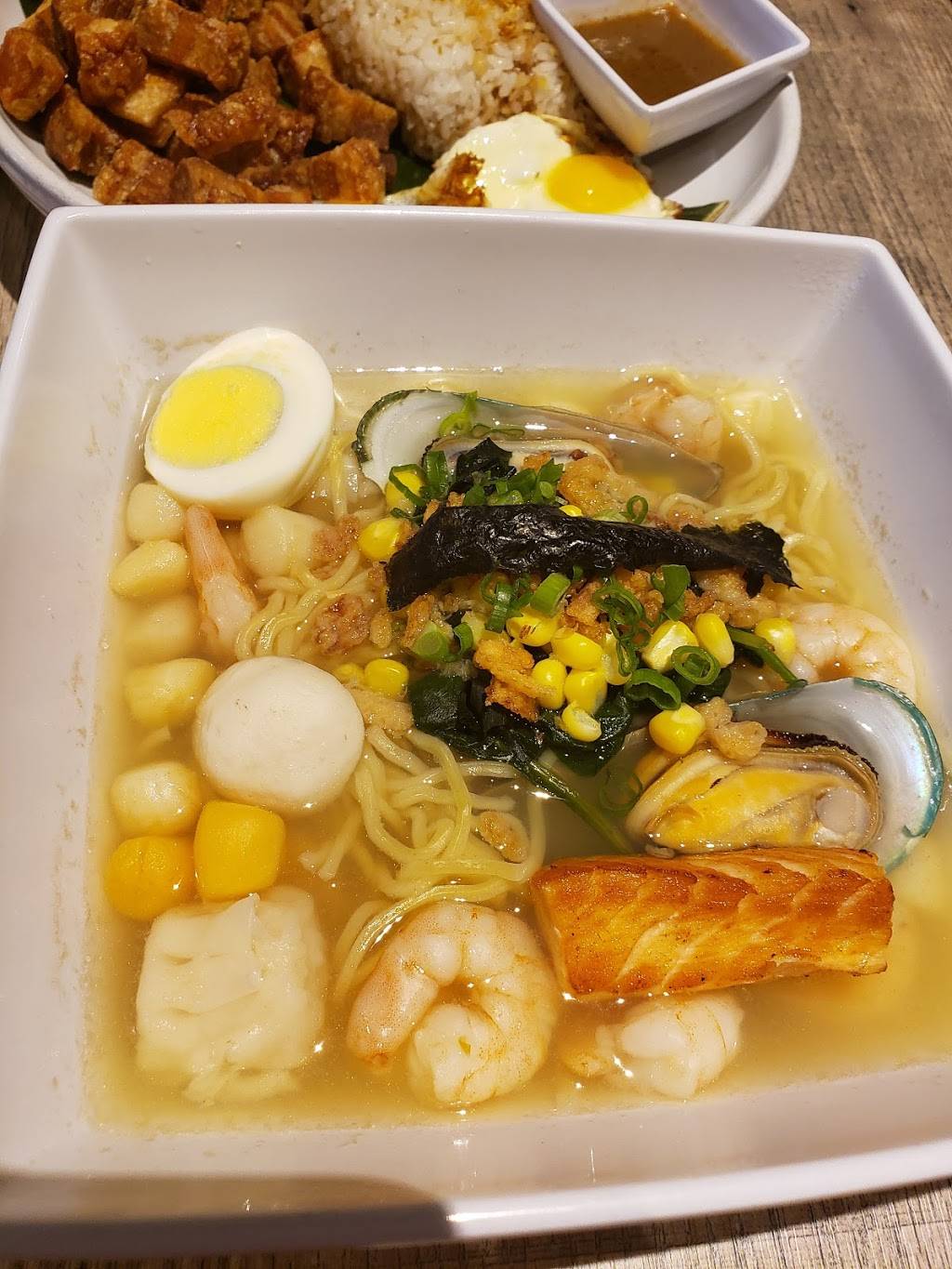 Edo Ramen restaurant | restaurant | 4313 W 13 Mile Rd, Royal Oak, MI 48073, USA | 2485565775 OR +1 248-556-5775