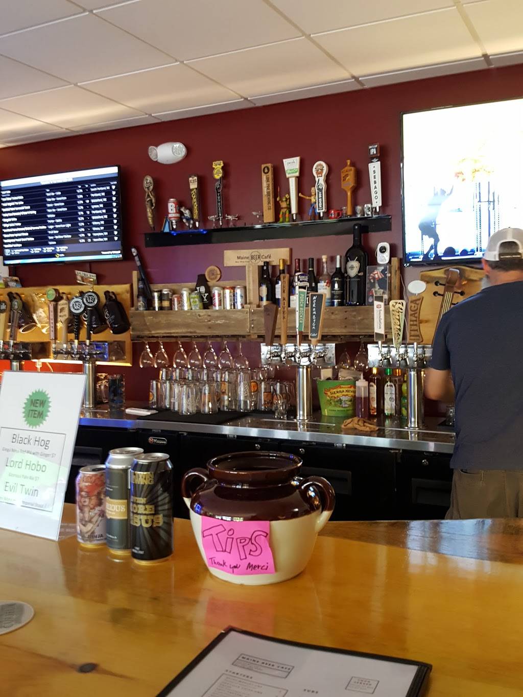 The Maine Beer Cafe | restaurant | 439 US-1 #1, Kittery, ME 03904, USA | 2074755655 OR +1 207-475-5655