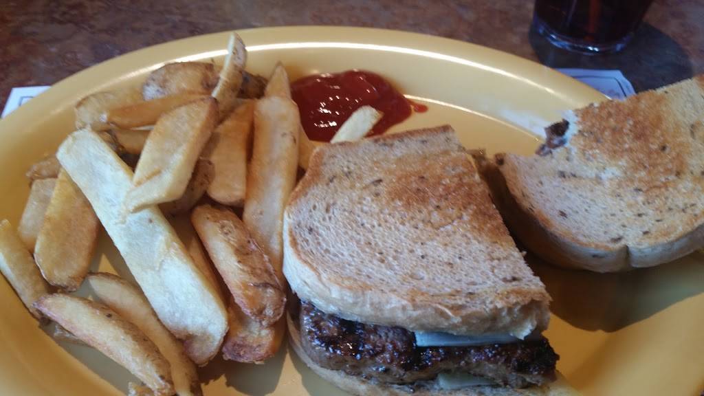 Christos Family Dining | restaurant | 1951 S Heaton St, Knox, IN 46534, USA | 5747727006 OR +1 574-772-7006