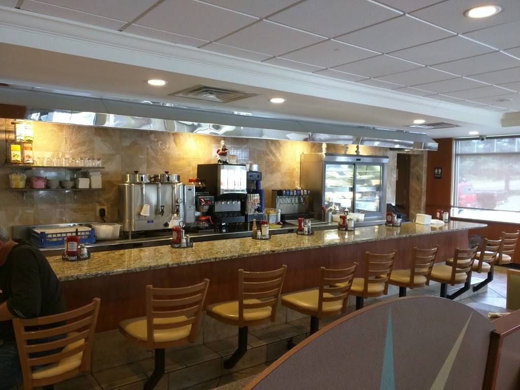 Chriss Family Restaurant | restaurant | 5635 Tilghman St, Allentown, PA 18104, USA | 6103959252 OR +1 610-395-9252