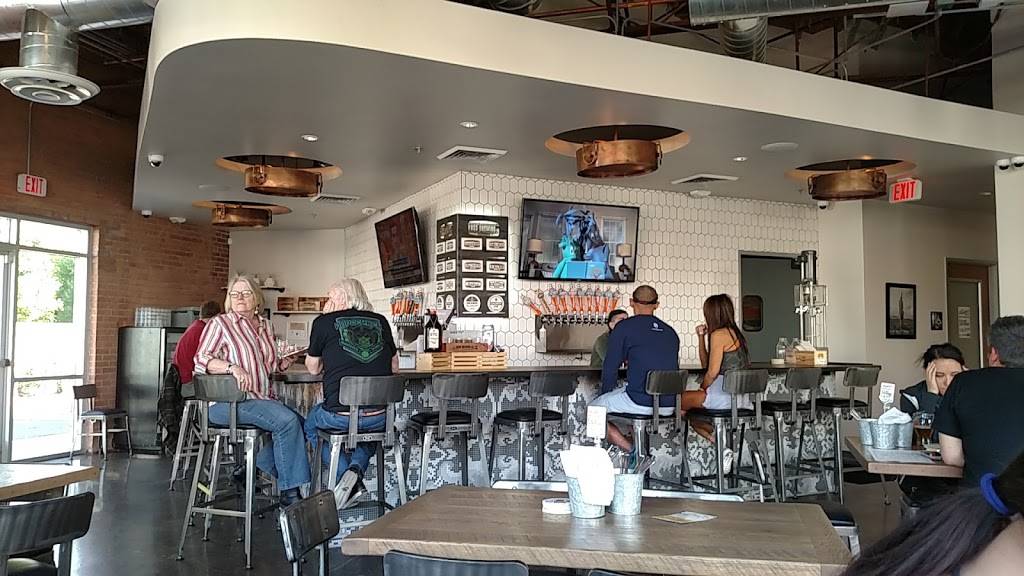 Huss Brewing Co.Taproom at Uptown Plaza | restaurant | 100 E Camelback Rd #160, Phoenix, AZ 85012, USA | 6024414677 OR +1 602-441-4677