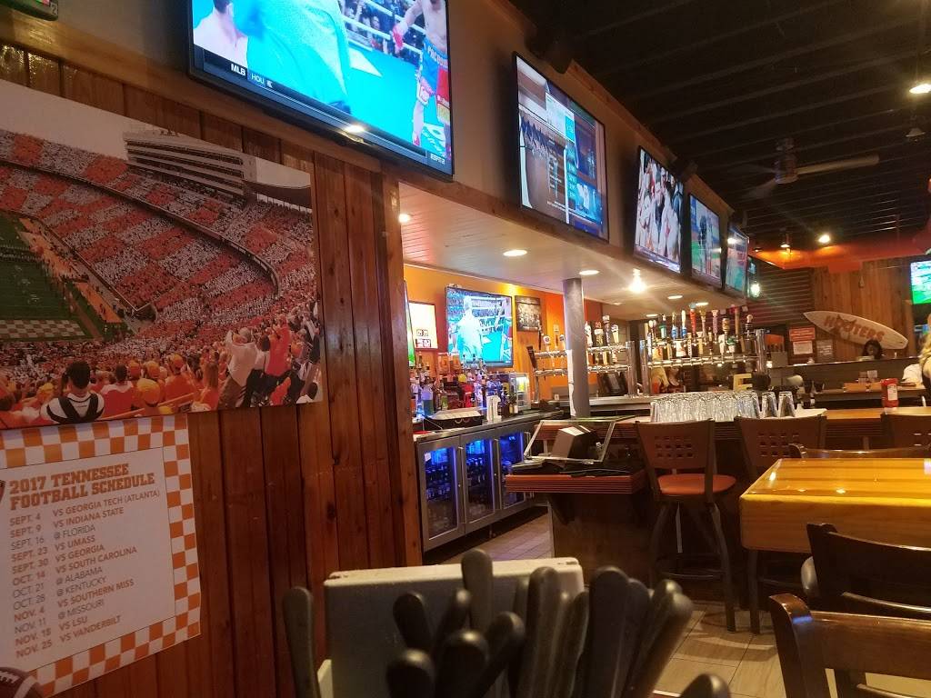 Hooters | meal takeaway | 5005 Central Avenue Pike, Knoxville, TN 37912, USA | 8656888066 OR +1 865-688-8066
