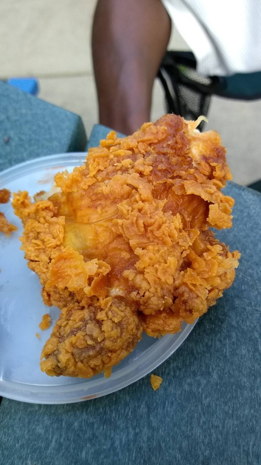 Popeyes Louisiana Kitchen | restaurant | 4209 W Greenfield Ave, Milwaukee, WI 53215, USA | 4149795713 OR +1 414-979-5713