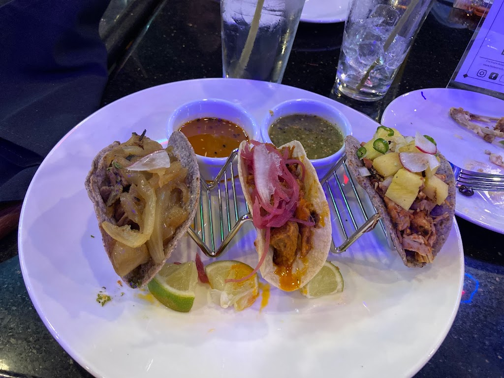 H-Town Restaurant & Sports Bar | restaurant | 6968 Wilcrest Dr Suite A, Houston, TX 77072, USA | 8322953728 OR +1 832-295-3728