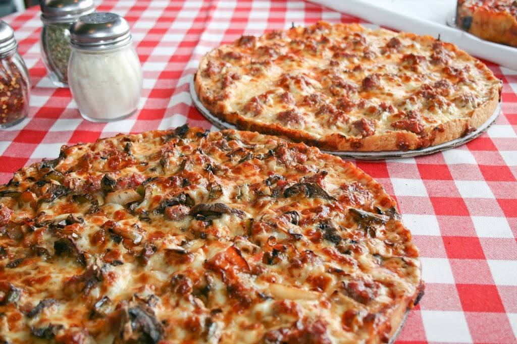 Pizanos Pizza & Pasta | restaurant | 800 N Dearborn St, Chicago, IL 60610, USA | 3123358833 OR +1 312-335-8833