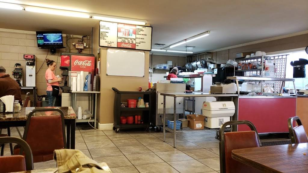 Ts country market and deli | restaurant | 4363 Edmonton Rd, Glasgow, KY 42141, USA | 2706782430 OR +1 270-678-2430