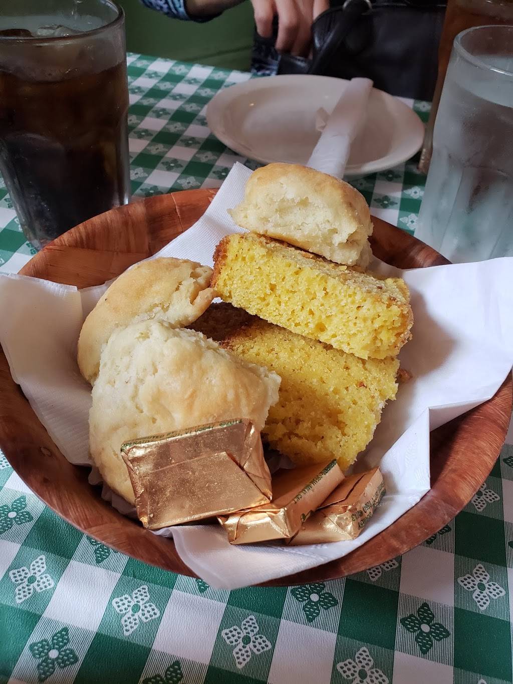 Hatties | restaurant | 45 Phila St, Saratoga Springs, NY 12866, USA | 5185844790 OR +1 518-584-4790