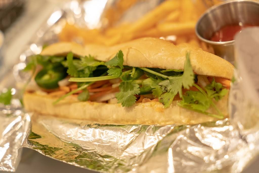 Sunset Pho Caffe | restaurant | 5726 N Western Ave, Chicago, IL 60659, USA | 7732752327 OR +1 773-275-2327