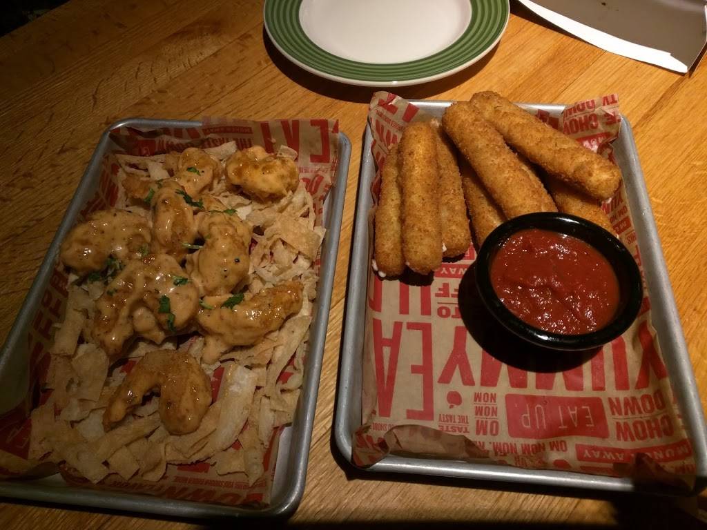 Applebees Grill + Bar | restaurant | 6100 O St Suite C318, Lincoln, NE 68505, USA | 4024676161 OR +1 402-467-6161