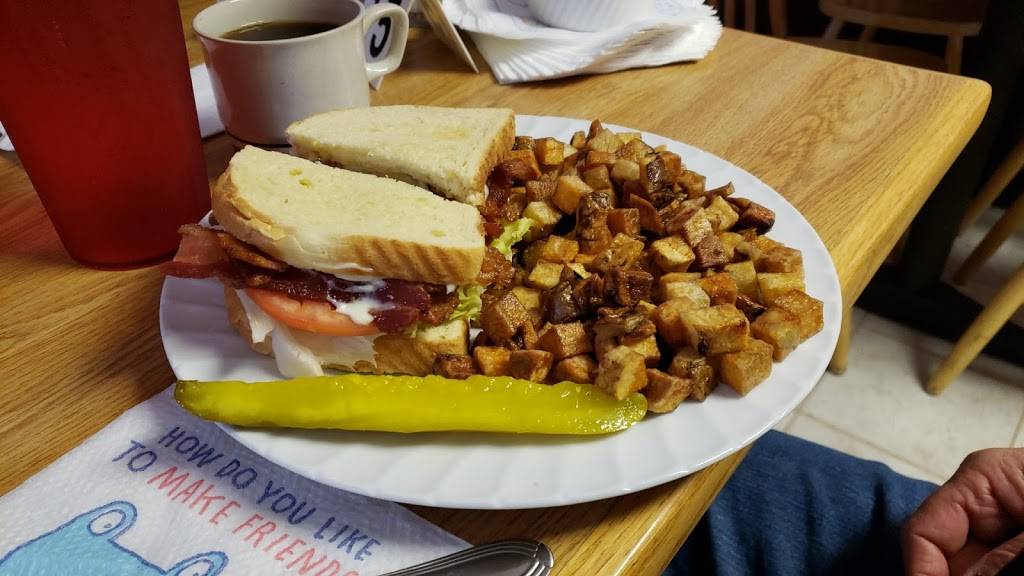 Karens Kafe And Stephanies Bar And Grill | restaurant | 520 Colorado Ave, Calhan, CO 80808, USA | 7193473267 OR +1 719-347-3267