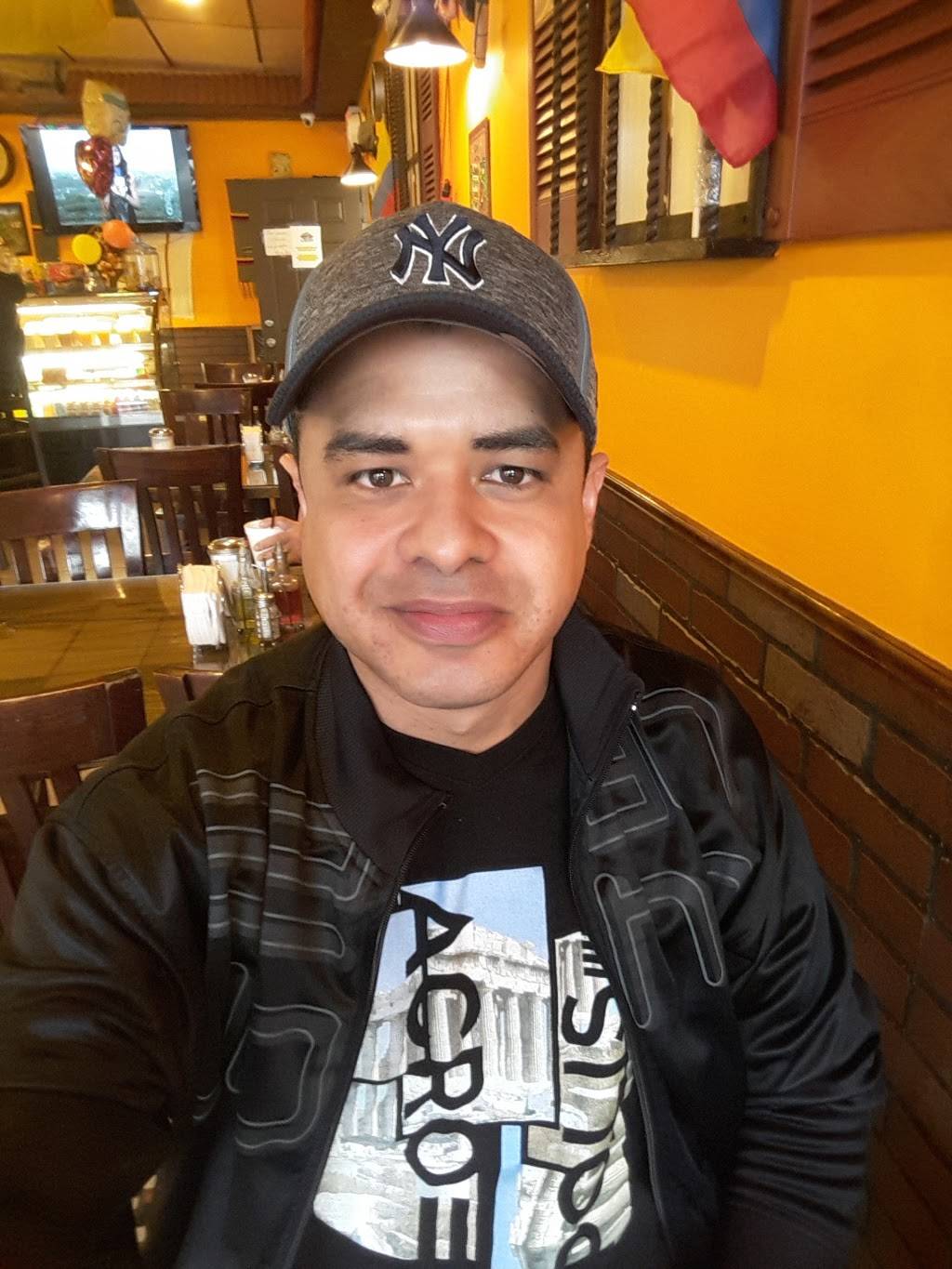 La Calenita Restaurant & Bakery | restaurant | 284 Morris Ave, Elizabeth, NJ 07208, USA | 9084694222 OR +1 908-469-4222