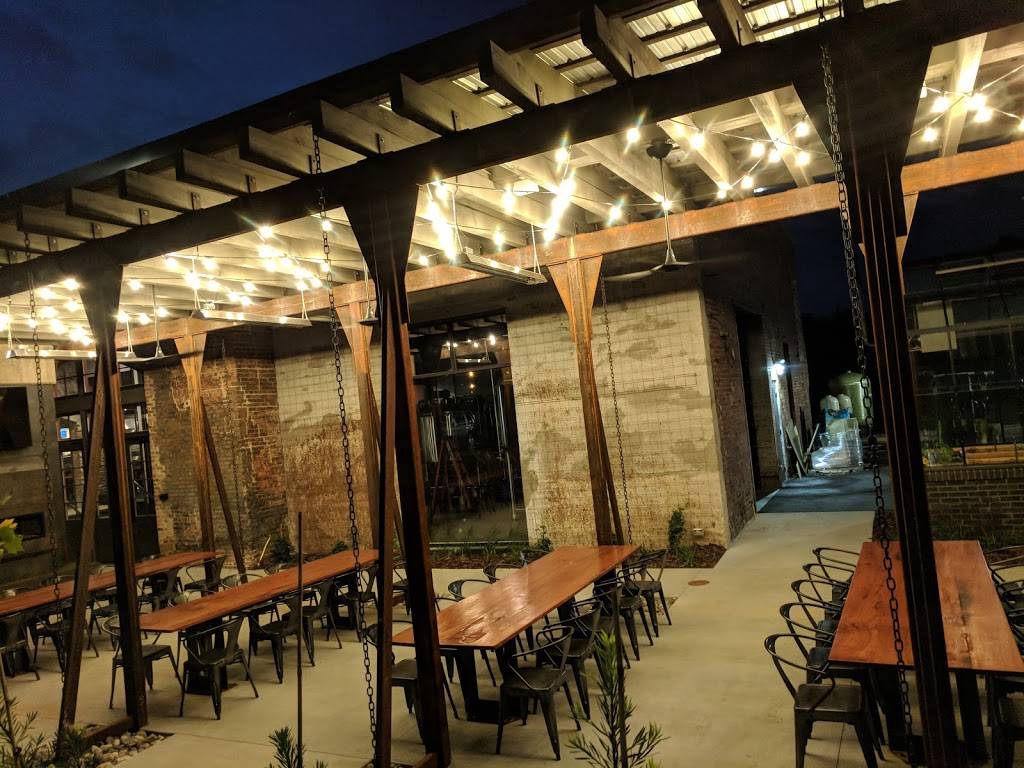 Pinehurst Brewing Company | restaurant | 300 Magnolia Rd, Pinehurst, NC 28374, USA | 9102358218 OR +1 910-235-8218