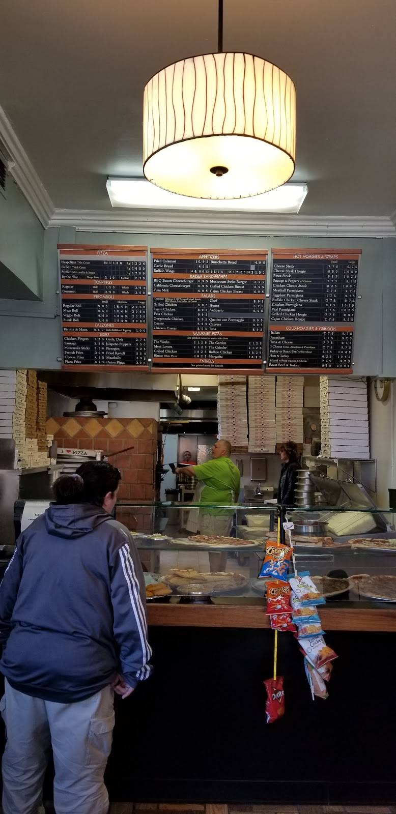 Salvatore Ruffinos | restaurant | 1902 W Allen St, Allentown, PA 18104, USA | 6104373621 OR +1 610-437-3621