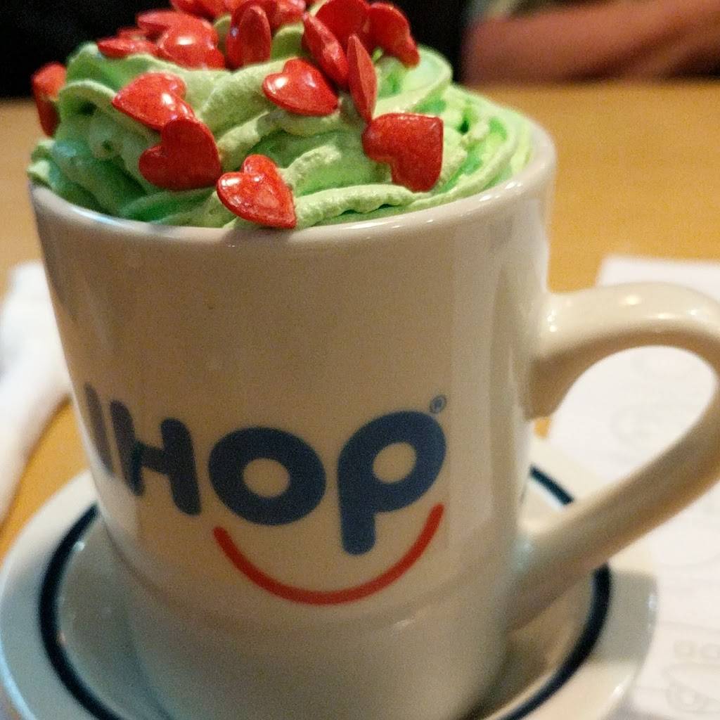 IHOP | bakery | 25 W Sunrise Hwy, Lindenhurst, NY 11757, USA | 6312259818 OR +1 631-225-9818