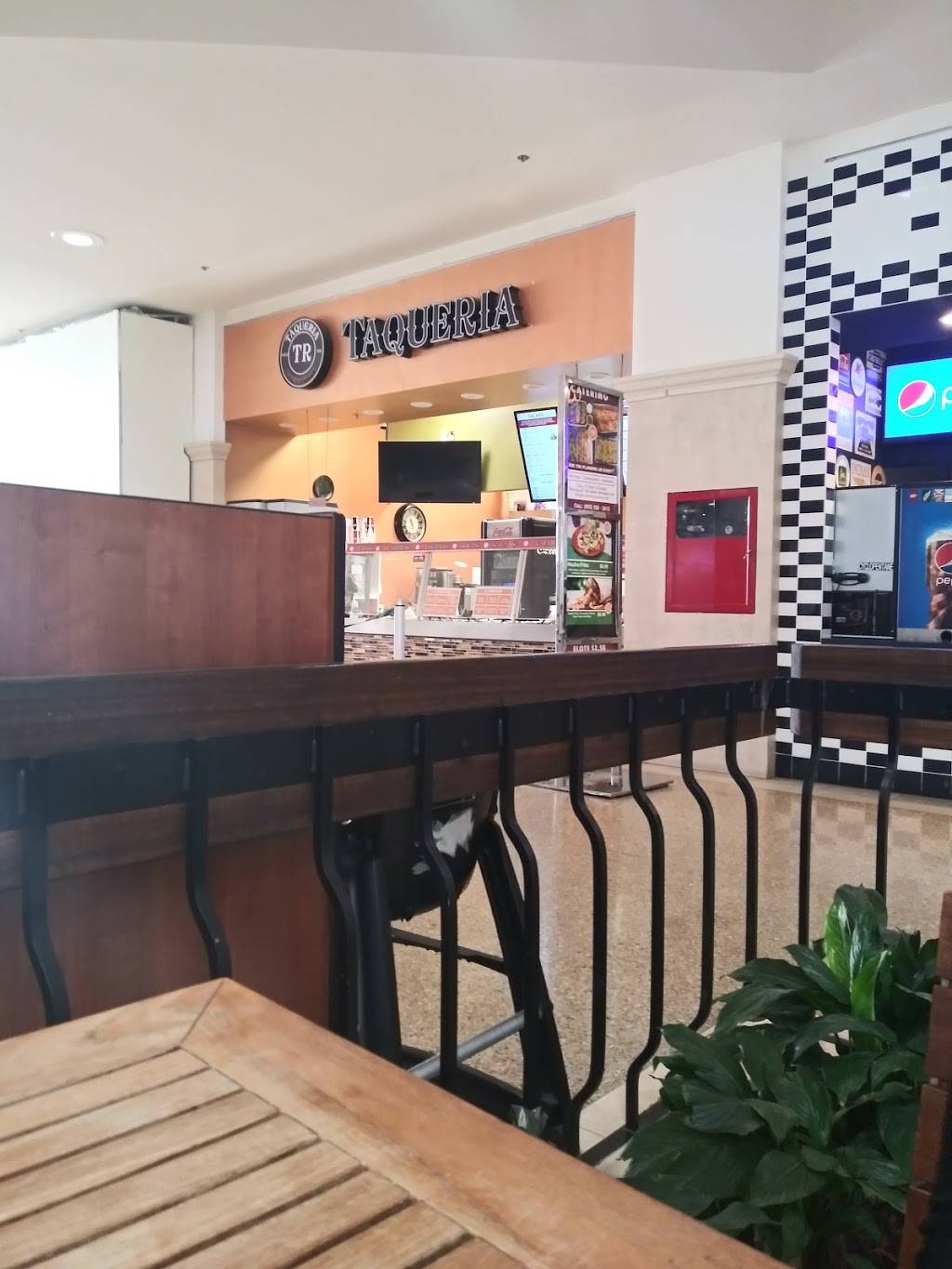 Taqueria Robles | restaurant | 286 Town Center E #26, Santa Maria, CA 93454, USA | 8056147654 OR +1 805-614-7654