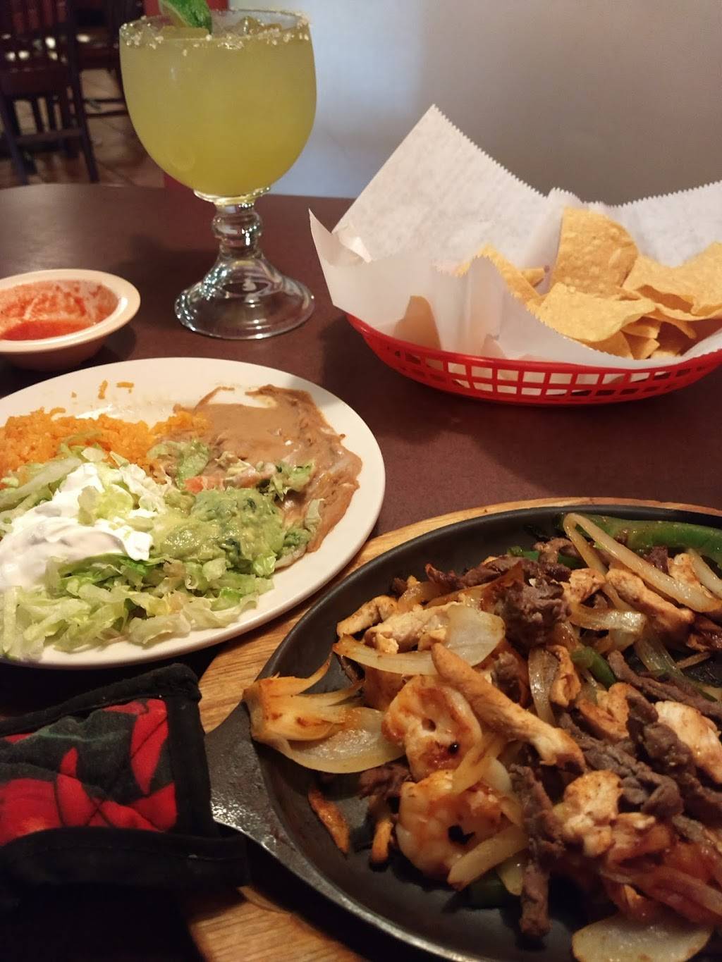 El Rancho | restaurant | 119 N Main St, Stuart, VA 24171, USA | 2766948555 OR +1 276-694-8555