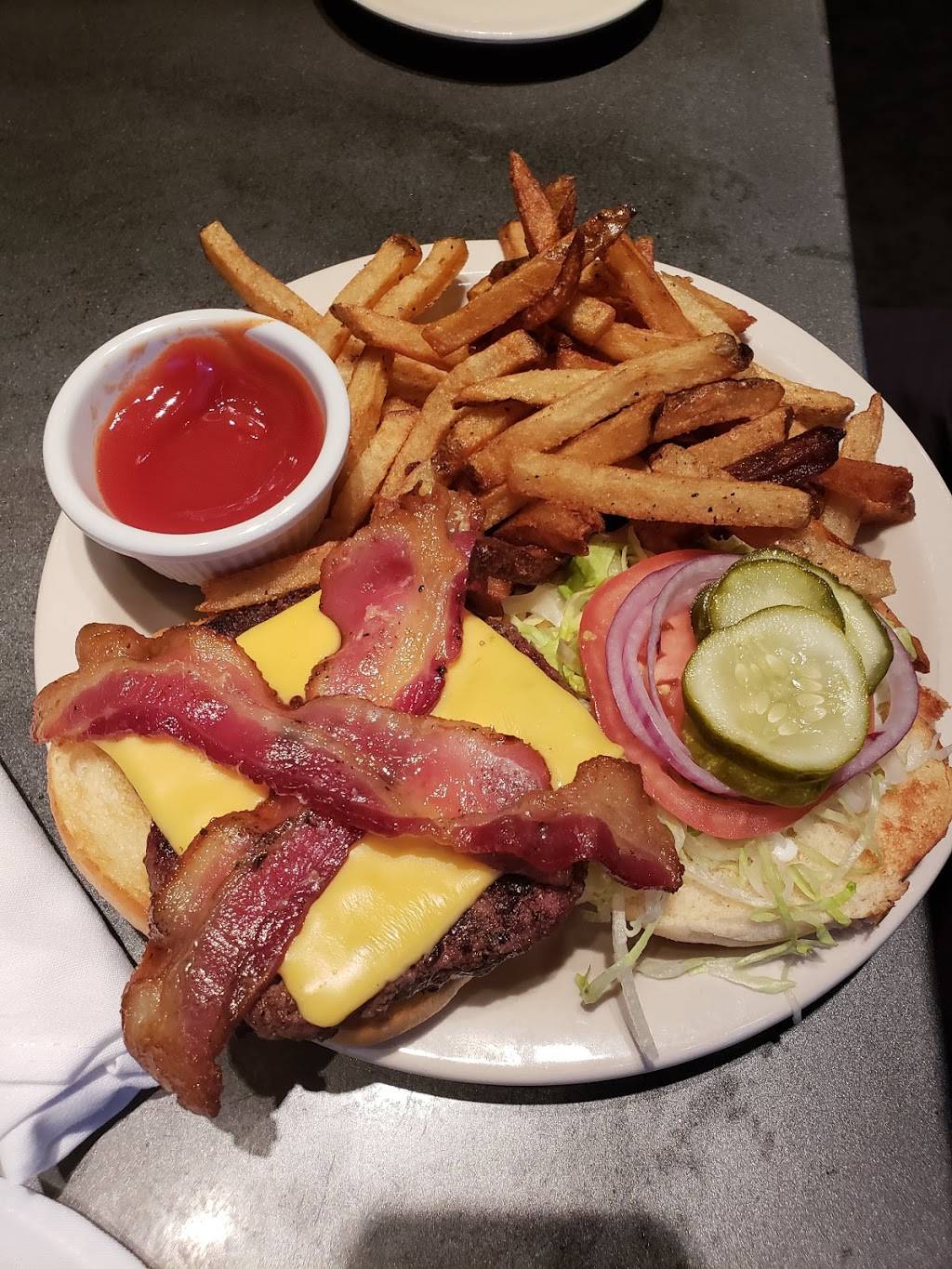 Raffertys Restaurant and Bar | restaurant | 4577, 4041 Armory Oaks Dr, Nashville, TN 37204, USA | 6152799660 OR +1 615-279-9660