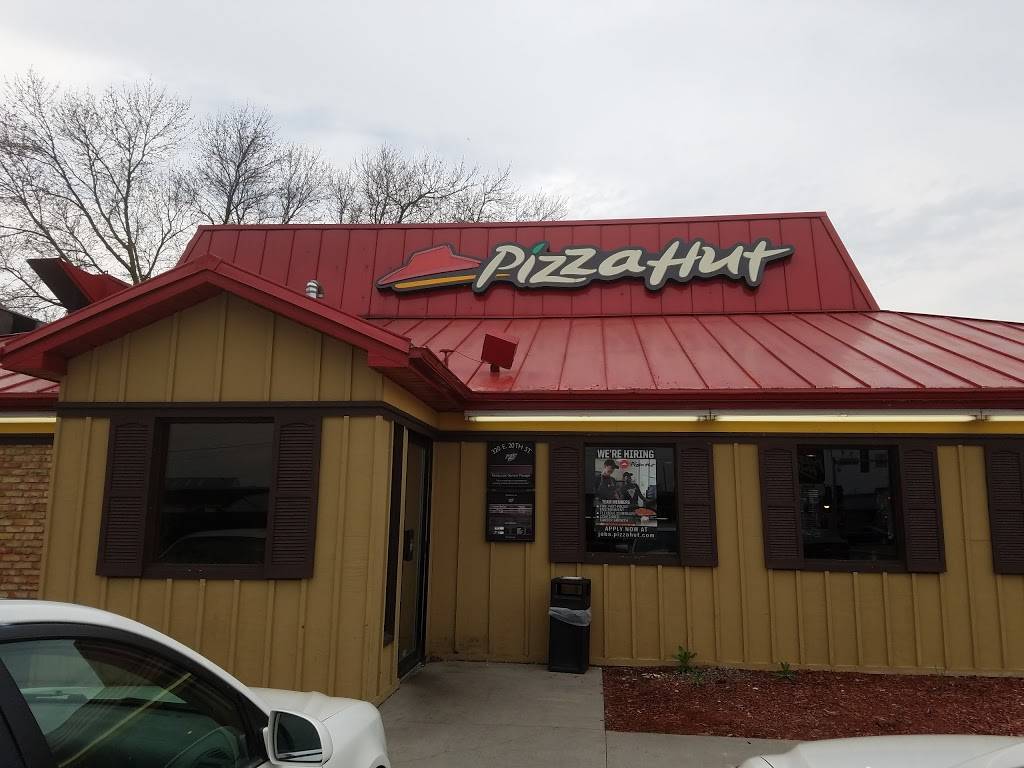 Pizza Hut | meal takeaway | 320 E 20th St, Dubuque, IA 52001, USA | 5635571920 OR +1 563-557-1920