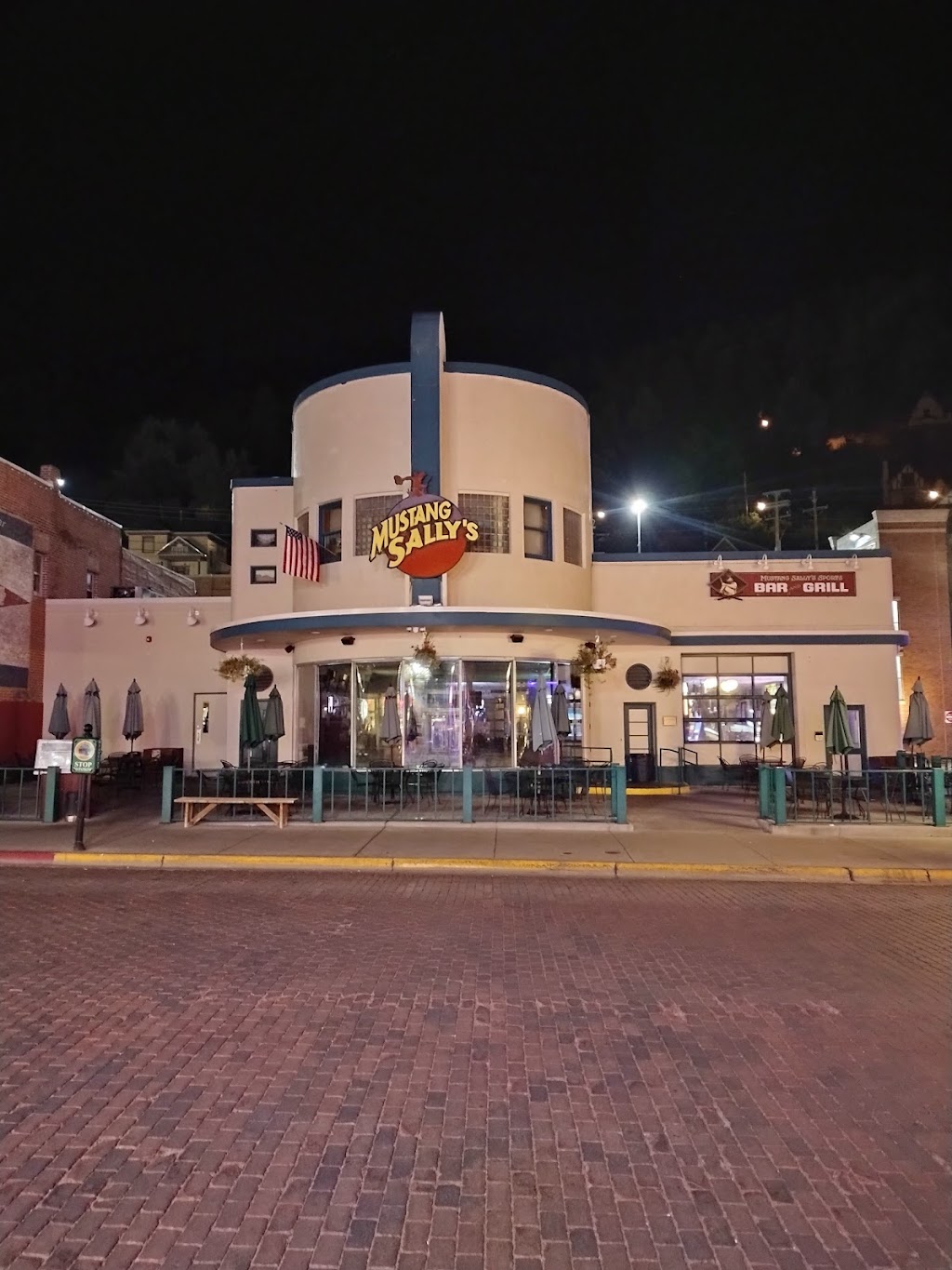 Mustang Sallys | restaurant | 634 Main St, Deadwood, SD 57732, USA | 6055782025 OR +1 605-578-2025