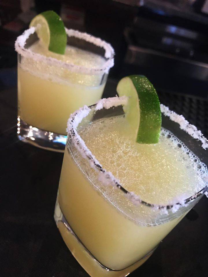 Gus Corner Grille | restaurant | 28800 Waukegan Rd, Lake Bluff, IL 60044, USA | 8476044351 OR +1 847-604-4351