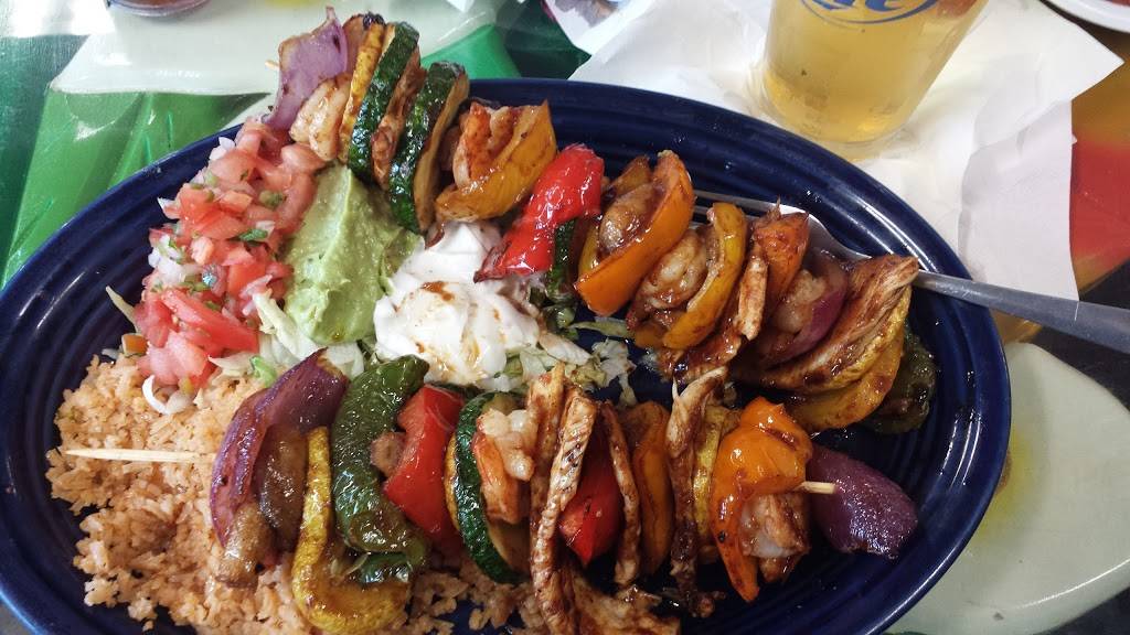 Luna Mexican Seafood Bar & Grill | restaurant | 3606 N Elm St M, Greensboro, NC 27455, USA | 3362869040 OR +1 336-286-9040