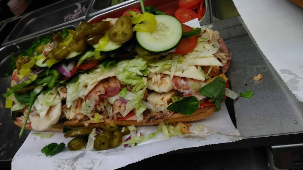 Subway | meal takeaway | 935 S Kansas Ave, Topeka, KS 66612, USA | 7853548782 OR +1 785-354-8782