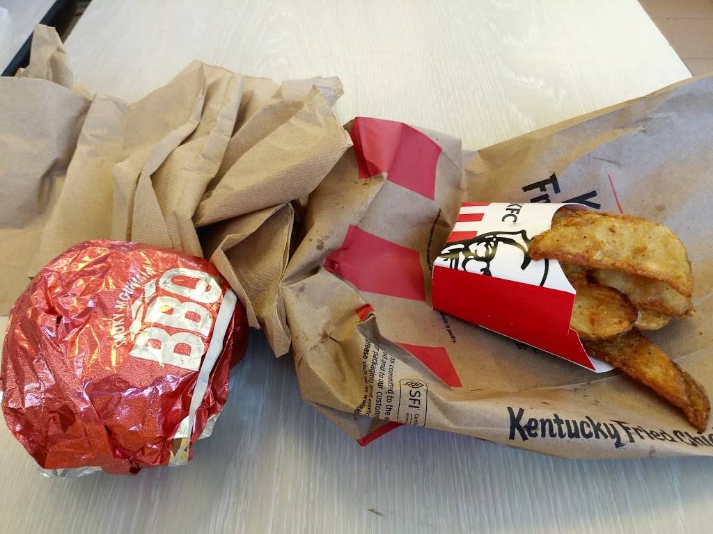 KFC | restaurant | 4901 Lee Hwy, Arlington, VA 22207, USA | 7035286878 OR +1 703-528-6878