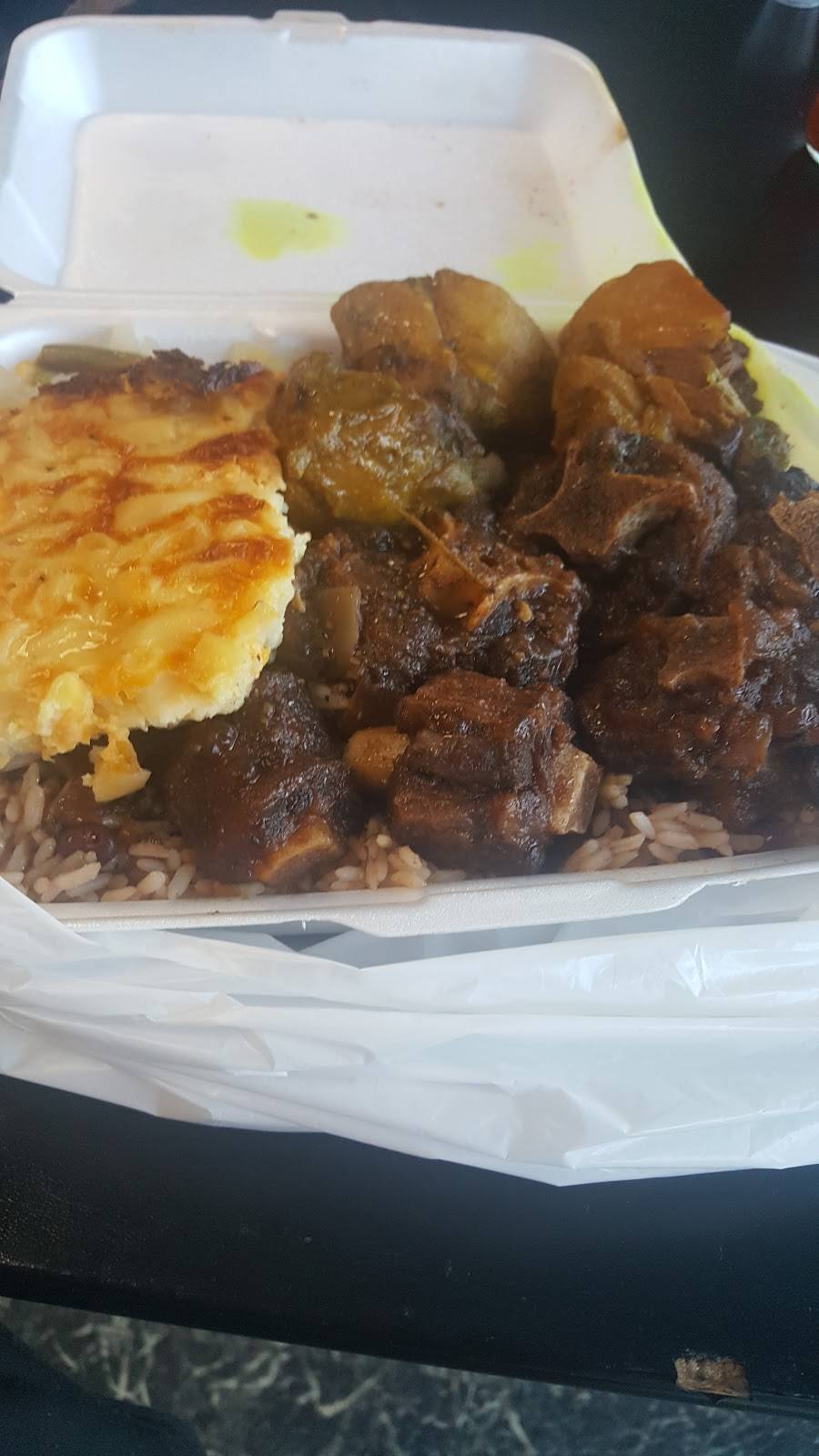 Bs Island Kitchen | restaurant | 6016 N 40th St A, Tampa, FL 33610, USA | 8132381500 OR +1 813-238-1500