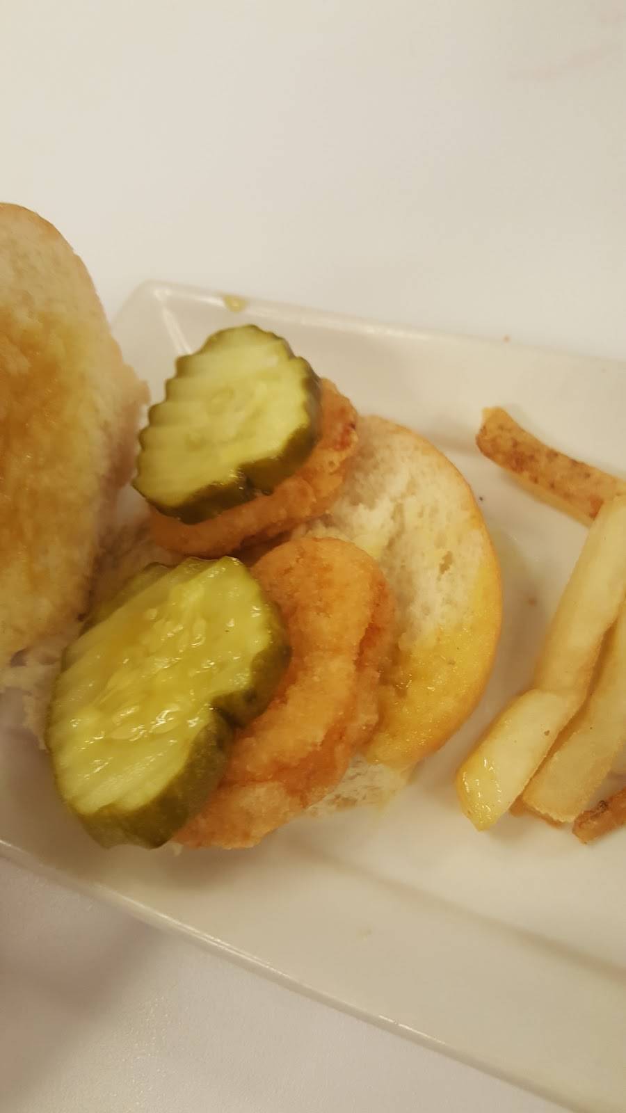 Ikes | restaurant | Presidents Park Dr, Fairfax, VA 22030, USA | 7039935462 OR +1 703-993-5462