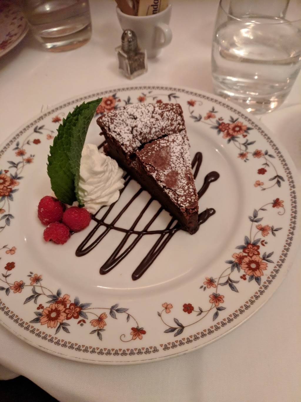 La Petite Folie | restaurant | 1504 E 55th St, Chicago, IL 60615, USA | 7734931394 OR +1 773-493-1394