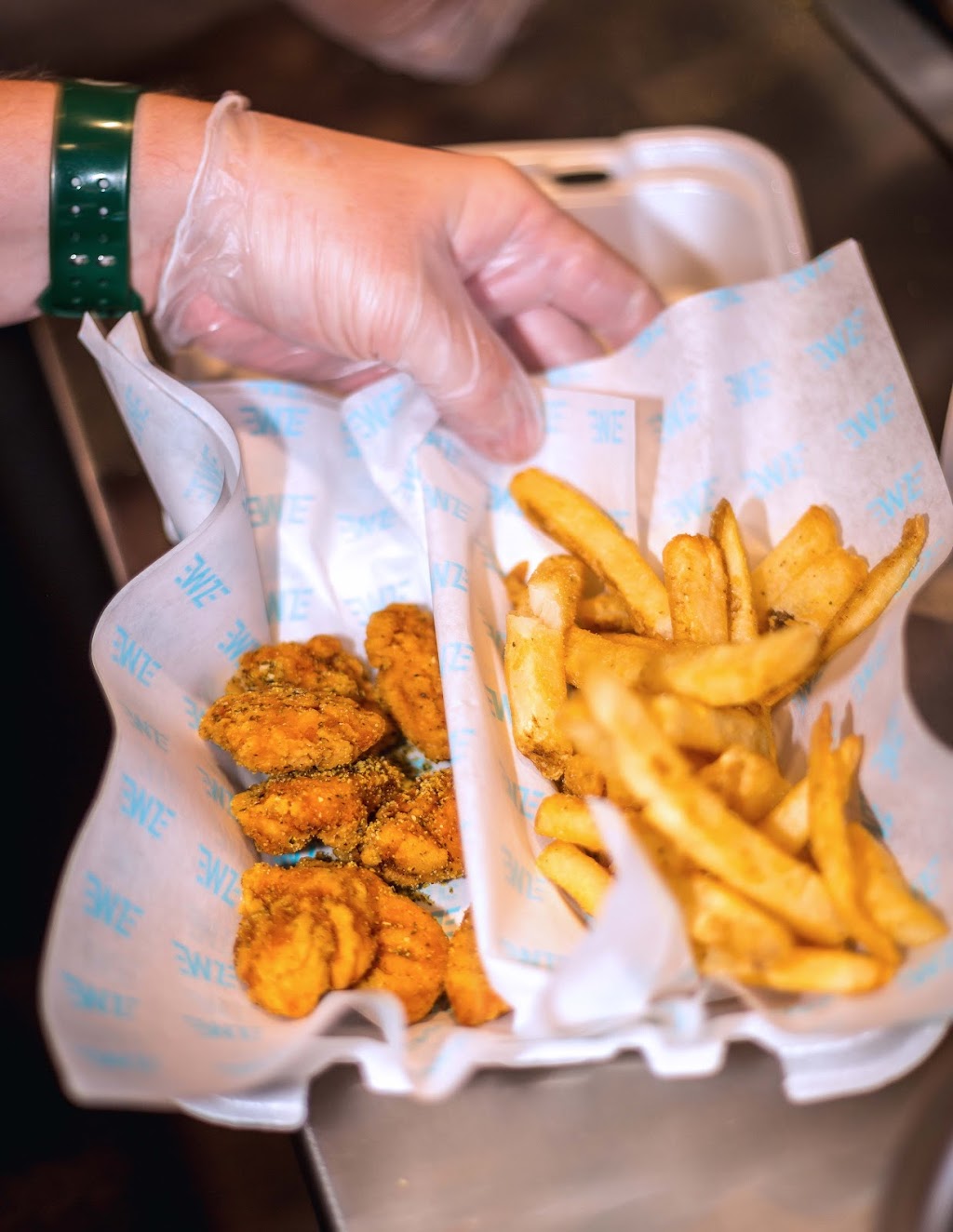 Wing Zone | meal takeaway | 26889 Sierra Hwy, Santa Clarita, CA 91321, USA | 6615427023 OR +1 661-542-7023