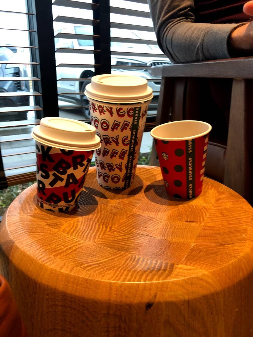 Starbucks | cafe | 2455 W Mockingbird Ln, Dallas, TX 75235, USA | 4692439673 OR +1 469-243-9673