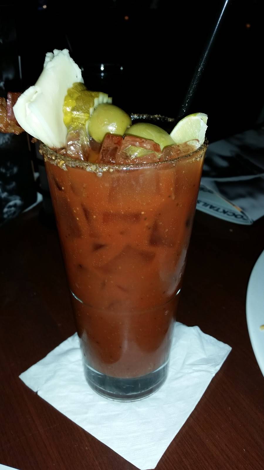 Bar Louie - Naperville | night club | 22 E Chicago Ave, Naperville, IL 60540, USA | 6309831600 OR +1 630-983-1600