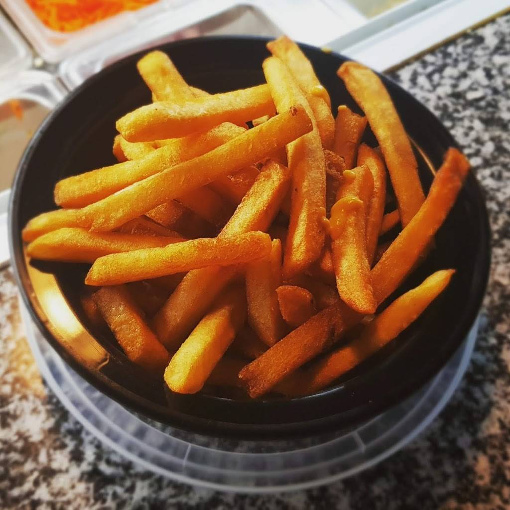 Grillies(Bayview) | restaurant | 1560 Bayview Ave, Toronto, ON M4G 3B8, Canada | 6477481236 OR +1 647-748-1236