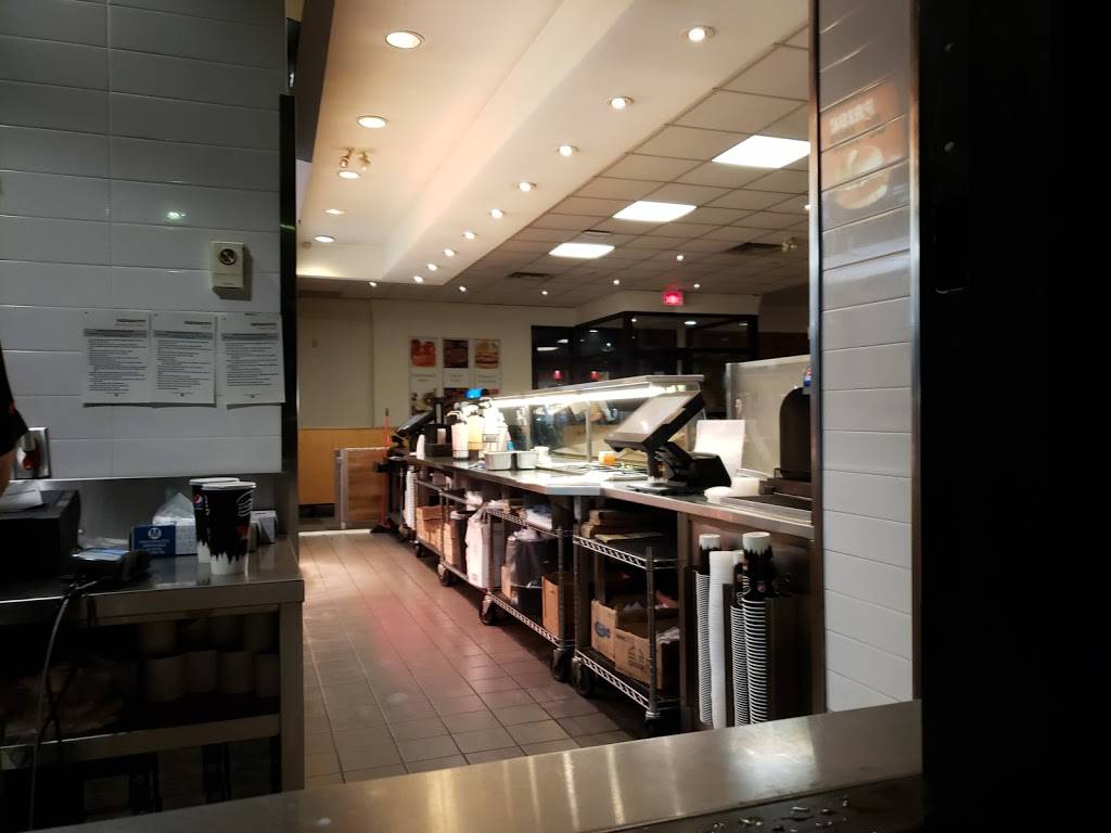 Harveys | restaurant | 200 Chemin de la Gare, Saint-Sauveur, QC J0R 1R6, Canada | 4502279279 OR +1 450-227-9279