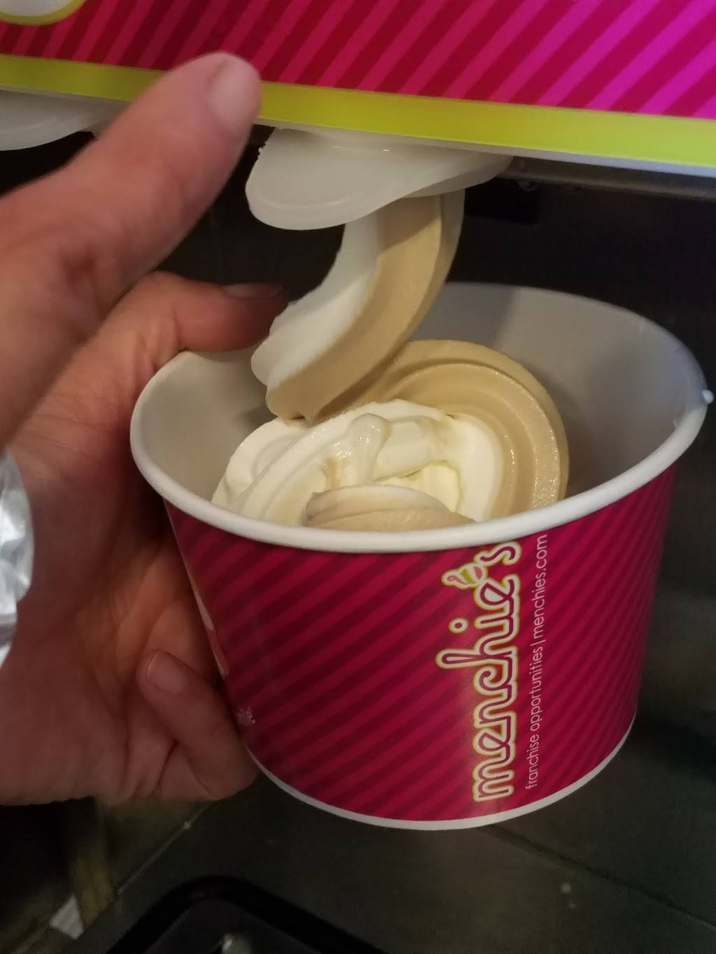 Menchies Frozen Yogurt | restaurant | 110 General Stilwell Dr Suite104, Marina, CA 93933, USA | 8313240236 OR +1 831-324-0236