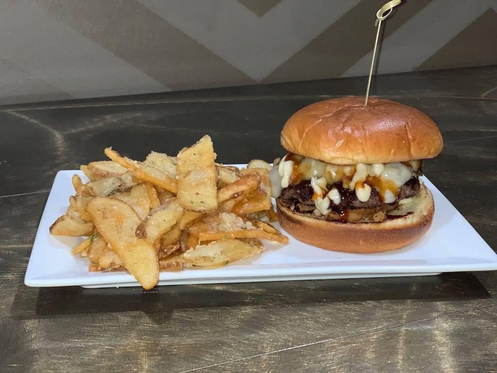 Social - Eats & Crafts | restaurant | 655 NE 56th St, Pleasant Hill, IA 50327, USA | 5152631700 OR +1 515-263-1700