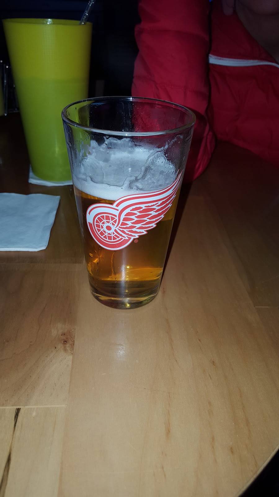 Shot Makers Sports Bar & Grill | restaurant | 12045 Dix Toledo Rd, Southgate, MI 48195, USA | 7342830005 OR +1 734-283-0005