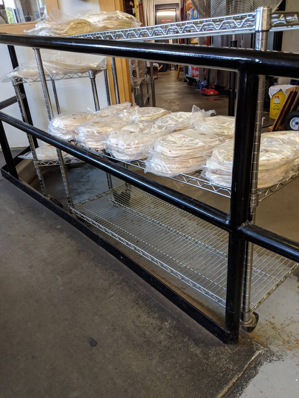 Burrito Giant | restaurant | 4501 W 38th Ave, Denver, CO 80212, USA | 3034770047 OR +1 303-477-0047