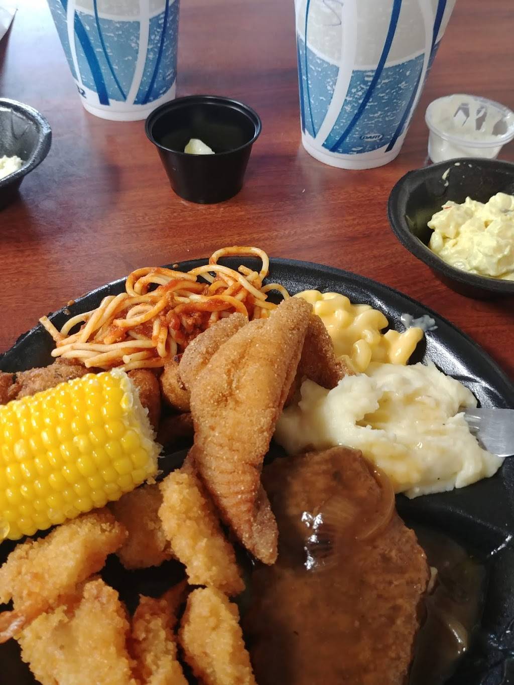 Wrays Fins & Feathers Restaurant | restaurant | 7059 Depot St, Olive Branch, MS 38654, USA | 6628959729 OR +1 662-895-9729