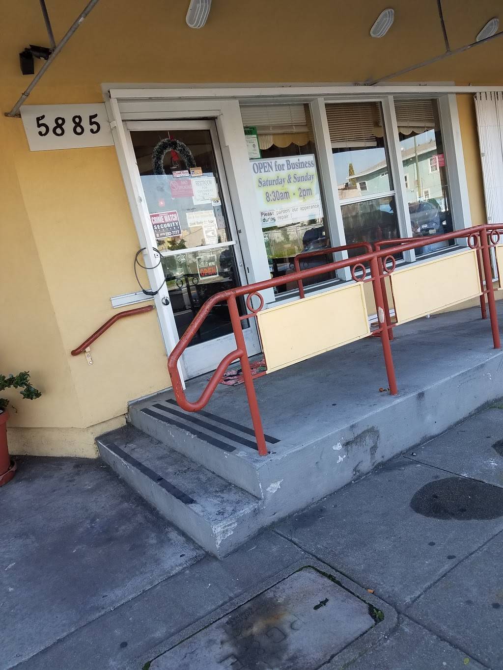 Cafe La Fongs Inc | restaurant | 5885 Bancroft Ave, Oakland, CA 94605, USA | 5105689988 OR +1 510-568-9988