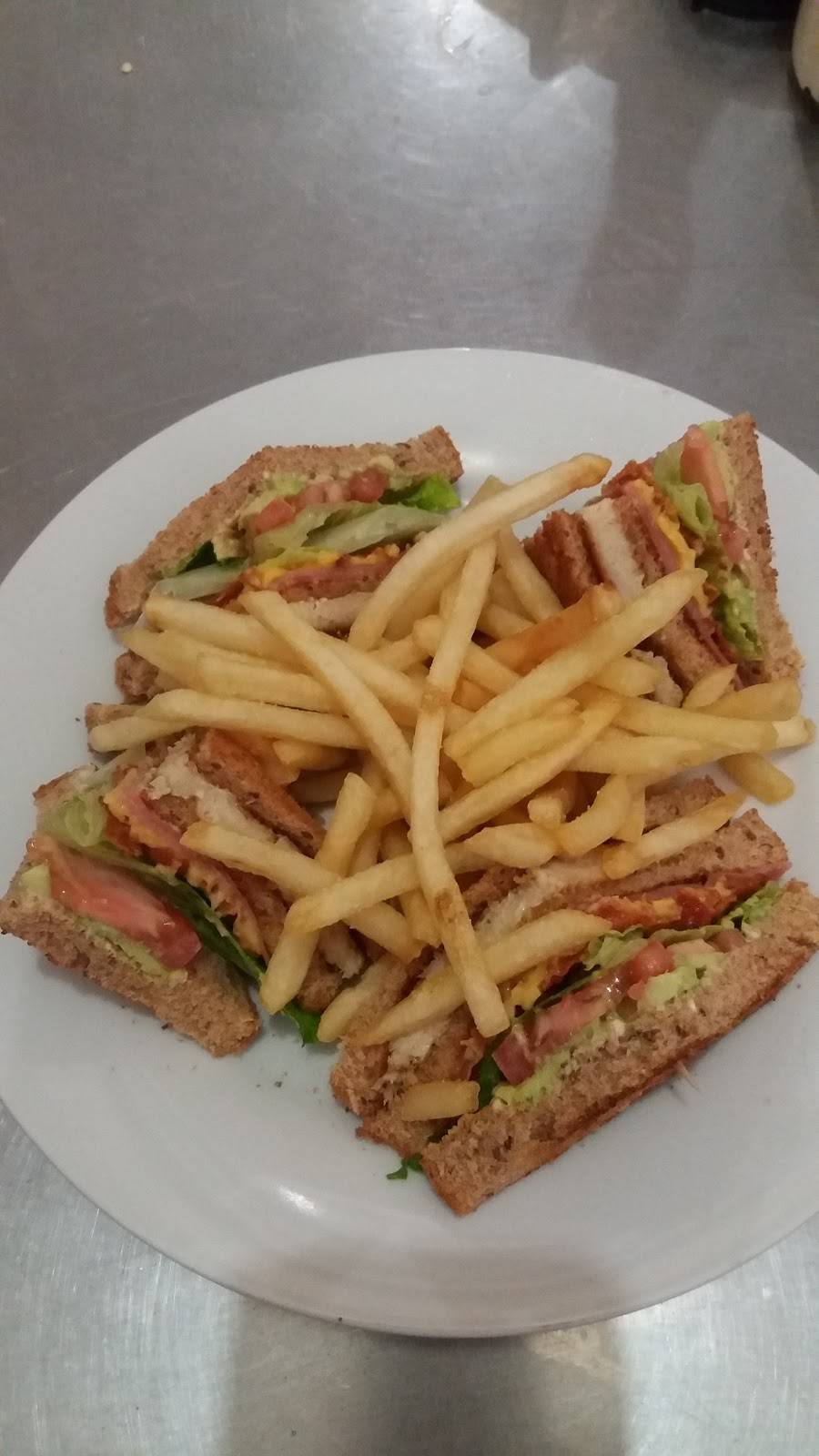 Restaurante El Platon | restaurant | Centro comercial El Parian, Calle Esmeralda, Valle Dorado, 22890 Ensenada, B.C., Mexico | 016462050363 OR +52 646 205 0363