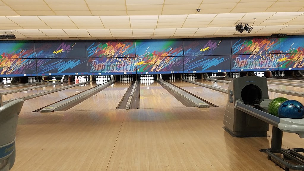 Bowlero Tucson | restaurant | 114 S Camino Seco, Tucson, AZ 85710, USA | 5202982311 OR +1 520-298-2311