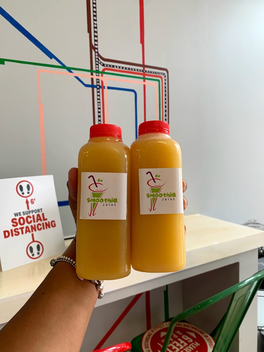 Smoothie joint | restaurant | 948 W Newport Ave, Chicago, IL 60657, USA | 7736977202 OR +1 773-697-7202